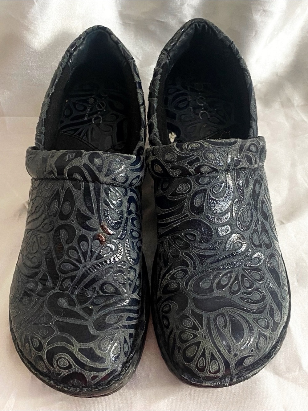 B.O.C Women's Black Leather Patterned Slip-On Comfort Clogs 7.5